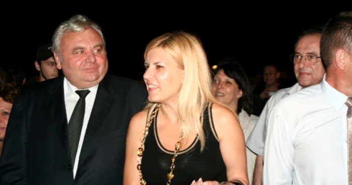 Reşiţa: VIDEO Elena Udrea a fost huiduită la scenă deschisă de un public numeros (GALERIE FOTO)