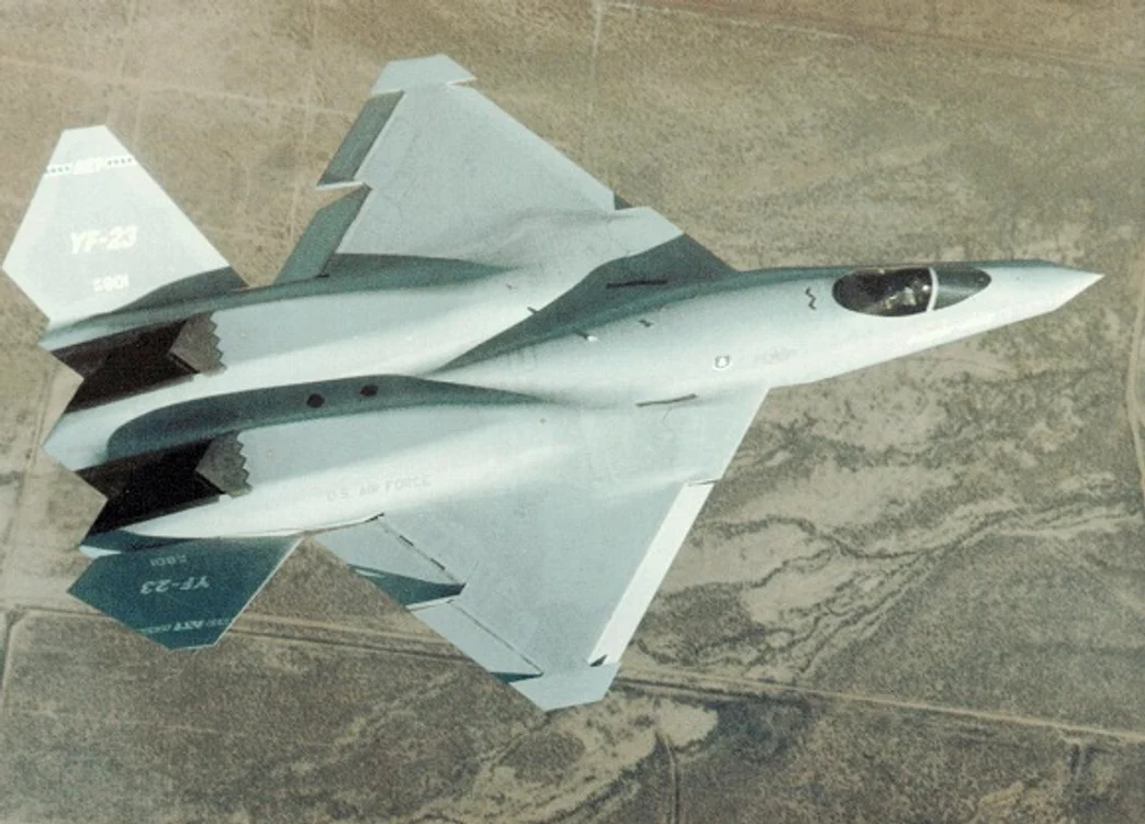 Avionul YF -12