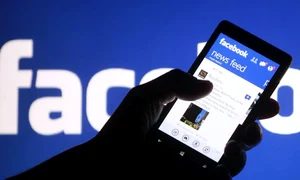 Două pagini de Facebook jpeg