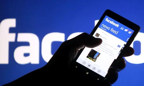 Două pagini de Facebook jpeg
