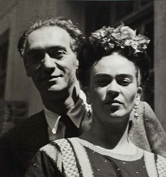 Fotografie din arhiva cuplului Kahlo şi Rivera: fotograful Nickolas Muray şi artista Frida Kahlo în Casa Albastră/ La Casa Azul din Mexic. FOTO: The Guardian