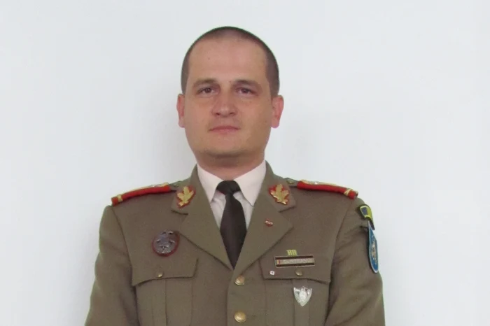 Mircea Curteanu, militarul care trăieşte prin muzică