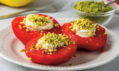 gutui copate cu frisca si nuci jpg