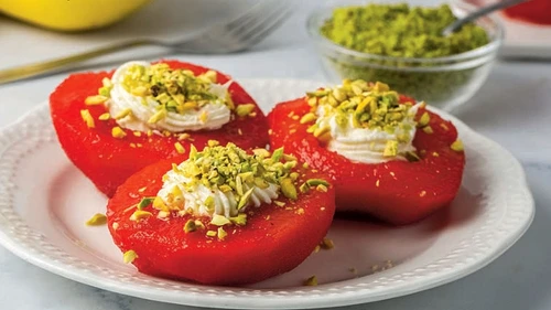 gutui copate cu frisca si nuci jpg