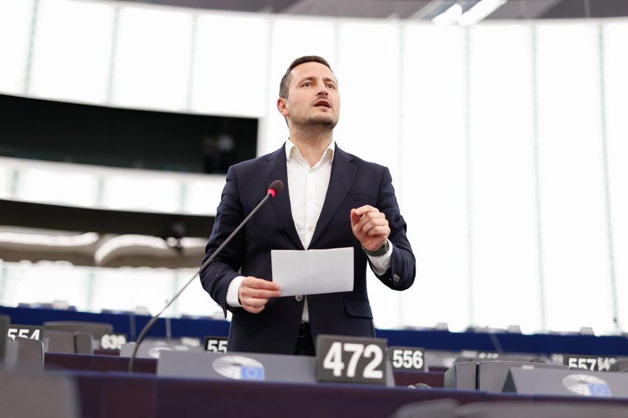 Europarlamentarul Nicu Ștefănuță cere Guvernului să folosească fonduri europene pentru românii concediați din IT