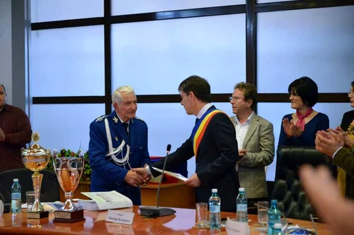 Diplomele au fost înmânate de Primarul Braşovului. FOTOAndrei Paul