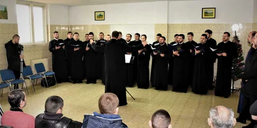 colindatori la puscarie 