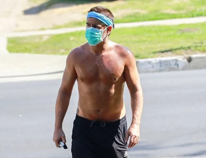 
    Antonio Banderas a ieșit la alergat, dar a fost deranjat de prezența fotoreporterilor Foto profimedia  