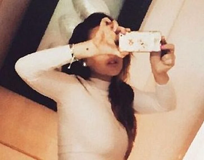 
    Lohan şi-a modificat abdomenul şi... sticlele din baieFoto: Daily Mail  