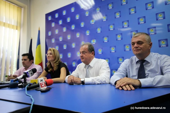 Bogdan Ţîmpău, Alina Gorghiu, Vasile Blaga şi Dorin Gligor (PNL). FOTO: Daniel Guţă. ADEVĂRUL.