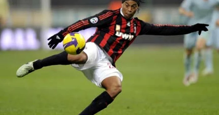 FOTBAL: Ronaldinho: "Jocul lui Milan este la fel de strălucitor ca al Barcelonei"