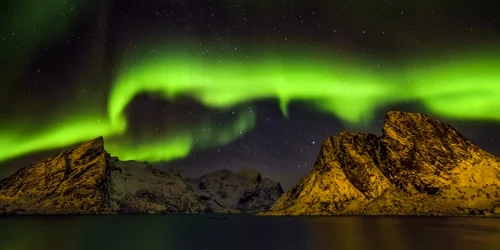 Insula Senja Norvegia aurora boreala FOTO Shutterstock