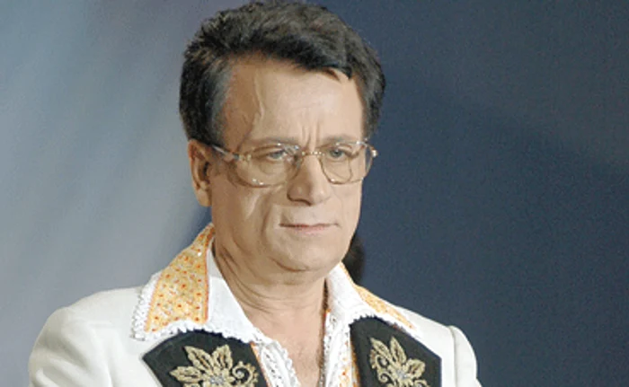Ion Dolănescu era mare iubitor de pisici. Uneori avea şi câte trei în curte