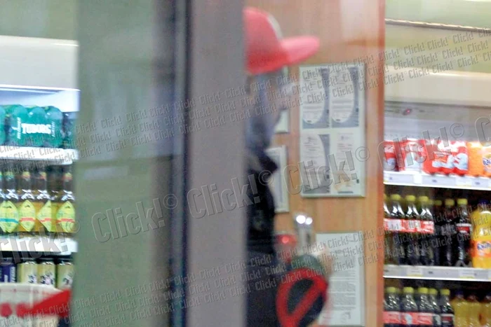 A ieşit în fugă,  semn că se  grăbea undeva (FOTOGRAFII: MIHAI IONESCU)