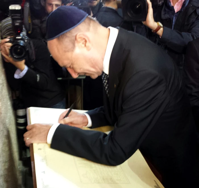 Traian Băsescu a fost primit în această dimineaţă de preşedintele israelian, Shimon Peres FOTO Adevarul