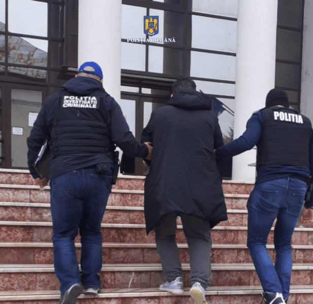 Escrocherie cu mașini. A amanetat un vehicul împrumutat pentru înmatriculare