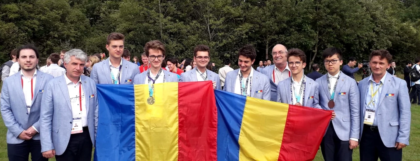 
    SâElevii români s-au întors de la Olimpiada Internațională de Matematică cu șase medalii și au fost clasați printre cei mai buni 15 elevi-matematicieni din lume.FOTO: MEN  