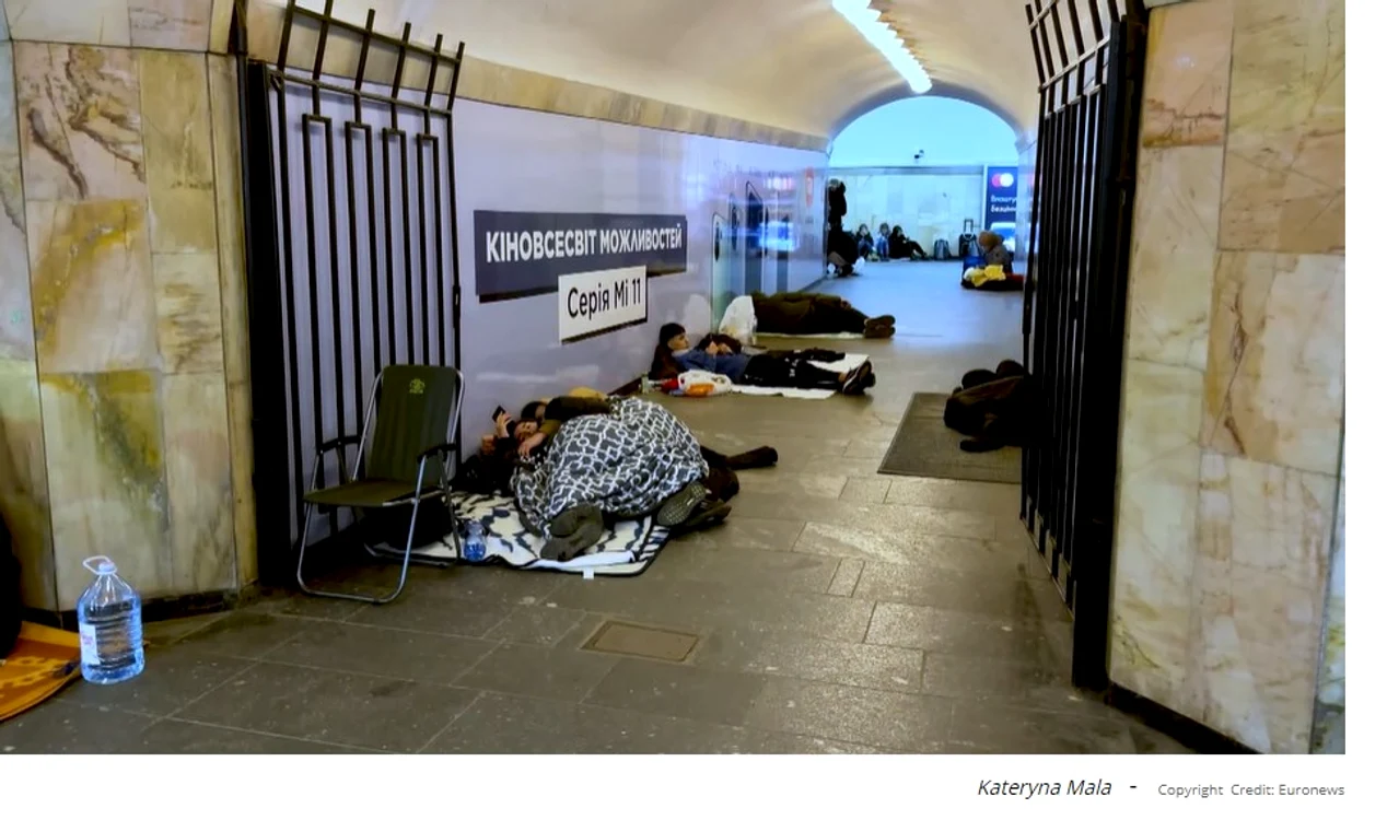 Oamenii și-au abandonat casele și stau în metrou, ca cerșetporii - captură Euronews