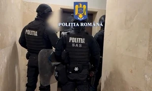 Percheziții la un bărbat acuzat de încălcarea ordinului de protecție Foto Poliția Română jpg