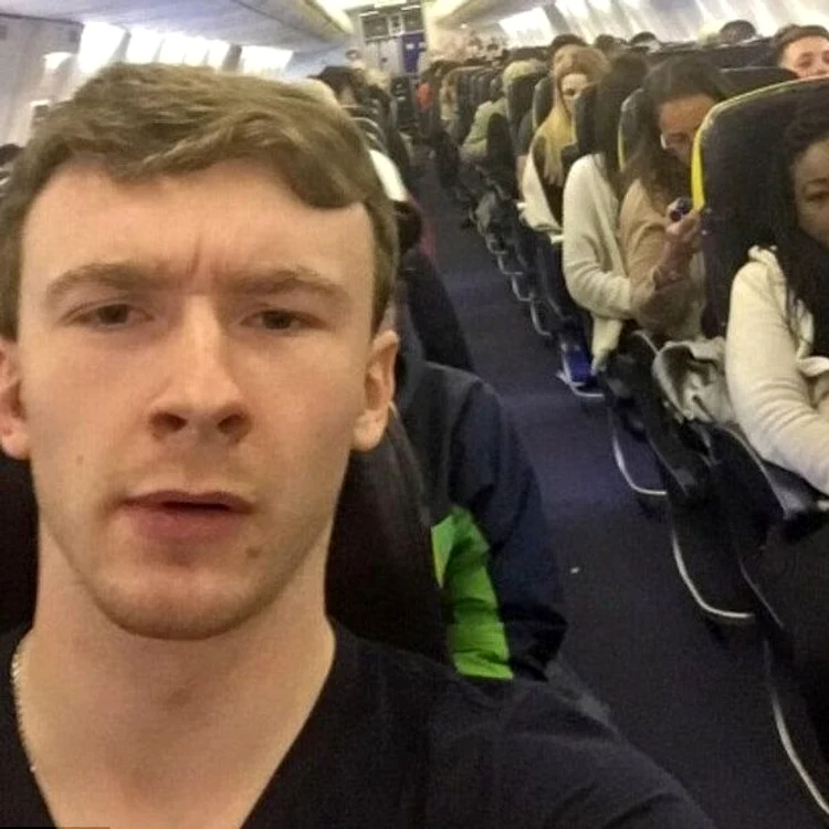 Alex a ajuns din Anglia în Barcelona după o noapte de bețieFoto: arhivă personală