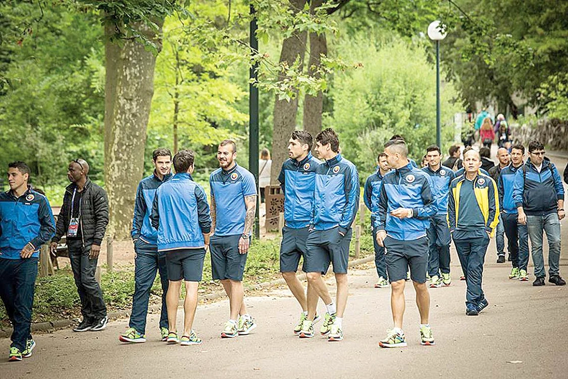 Componenţii naţionalei României, la plimbarea de ieri, din parc