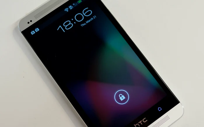 HTC One ia o porţie de Android nemodificat. FOTO The Verge