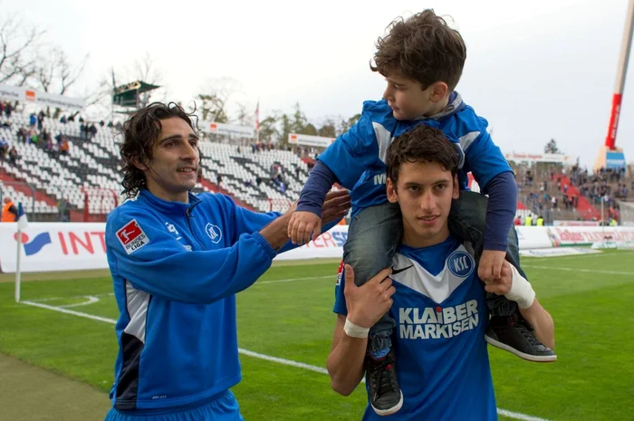 Hakan Calhanoglu, superstarul lui Inter Milano, are o relație apropiată cu Elias Charalambous.