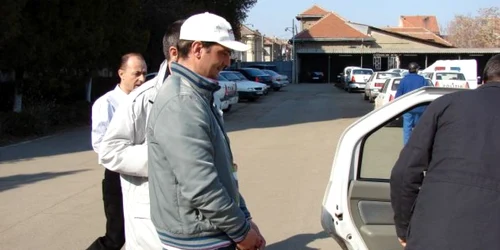  Bărbatul face parte din gruparea de hoţi specializată în furatul bijuteriilor