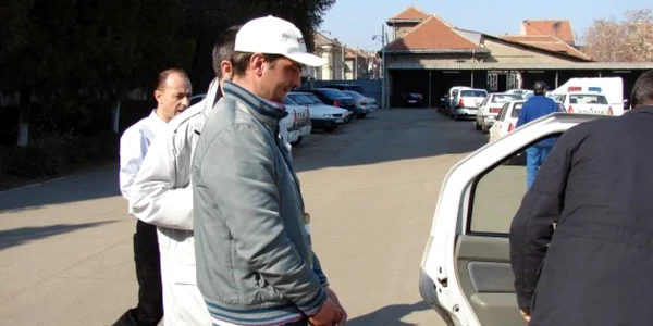  Bărbatul face parte din gruparea de hoţi specializată în furatul bijuteriilor