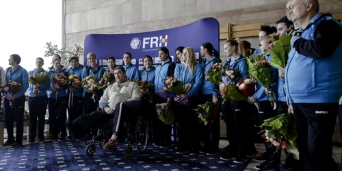 Sosire nationala feminina de handbal  foto Inquam Photos / Octav Ganea