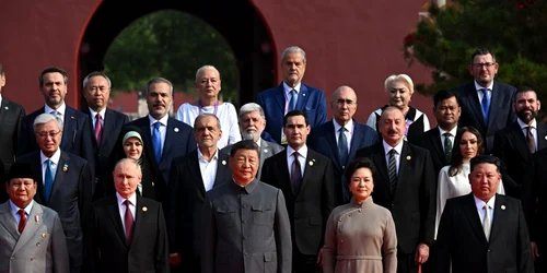 adrian nastase și viorica dancila langa putin și xi jinping la beijing FOTO EPA 13312128 jpg