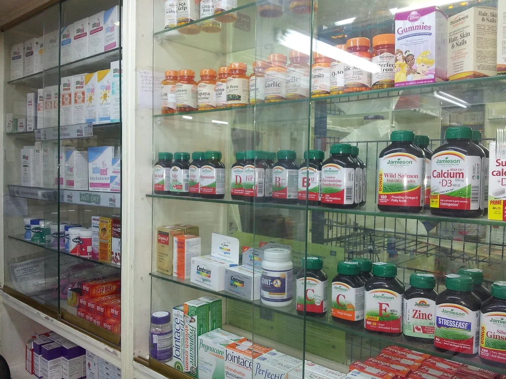 Farmaciile din zonele izolate s-ar putea rări / foto: Pixabay