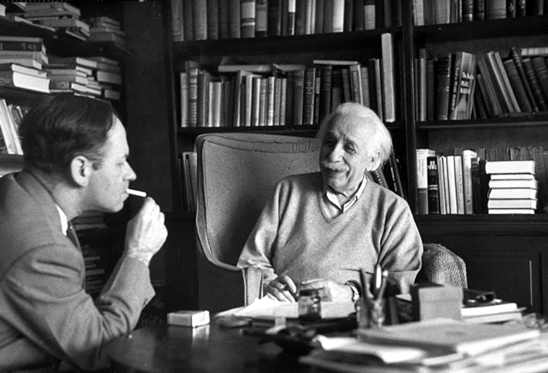 Albert Einstein acasă, pe 15 martie 1953. (Esther Bubley—The LIFE Images Collection/Getty Images)