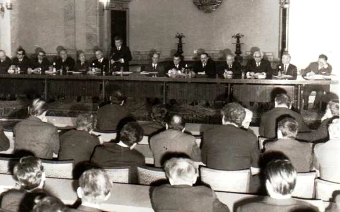 Întâlnirea oamenilor de ştiinţă, artă şi cultură cu Nicolae Ceauşescu, în februarie 1971. FOTOTECA ONLINE