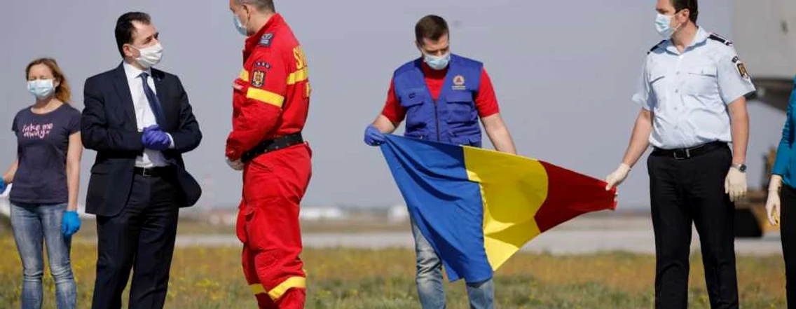 Sosire medici români şi echipamente din Italia la Baza 90 FOTO Inquam Photos / George Calin