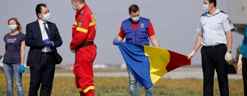 Sosire medici români şi echipamente din Italia la Baza 90 FOTO Inquam Photos / George Calin