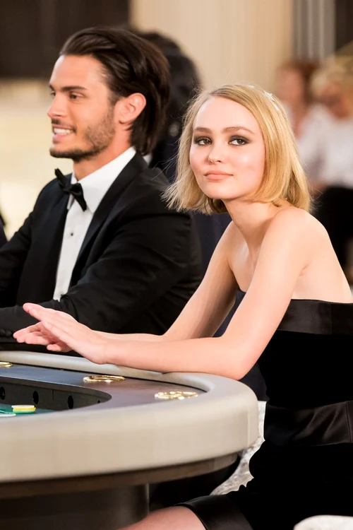 lily rose depp hepta 2084729 jpeg
