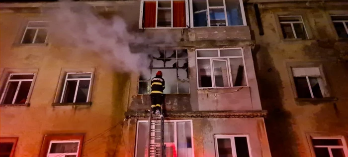 Incendiu bloc Medgidia FOTO ISU