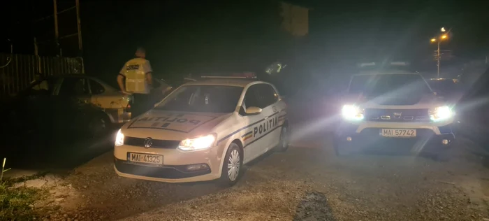 Poliţiştii i-au prins pe indivizi pe o stradă lăturalnică FOTO: IPJ Vrancea