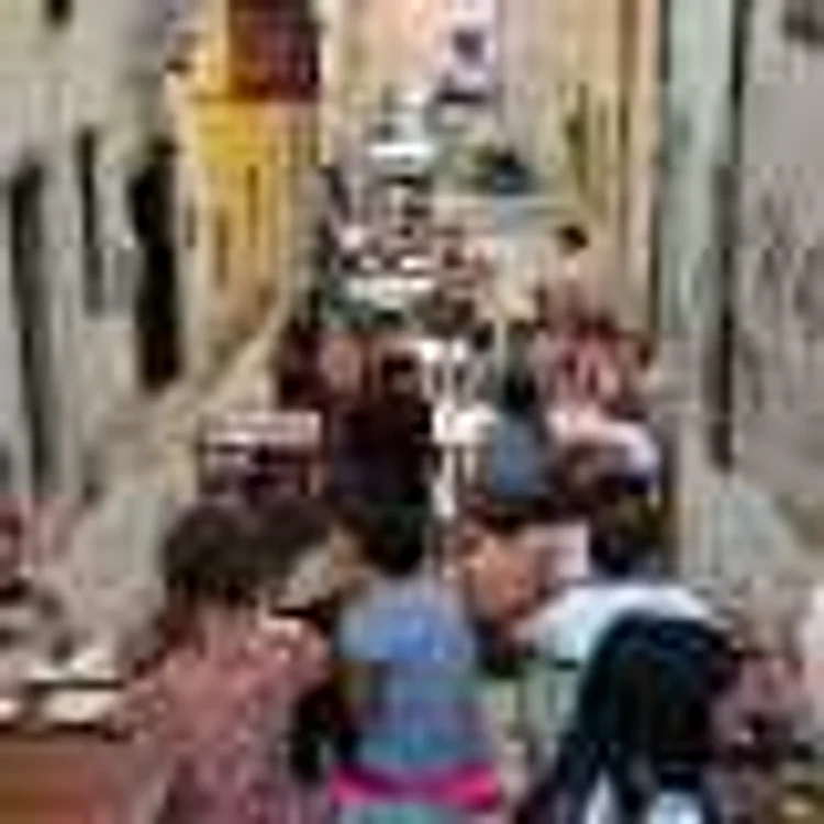 terasa pe scari in bairro alto foto iulia rosu