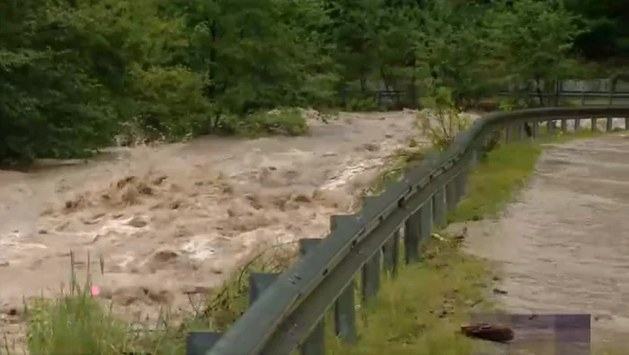 Patru râuri au depășit nivelurile maxime istoriceSursă foto: Captură video