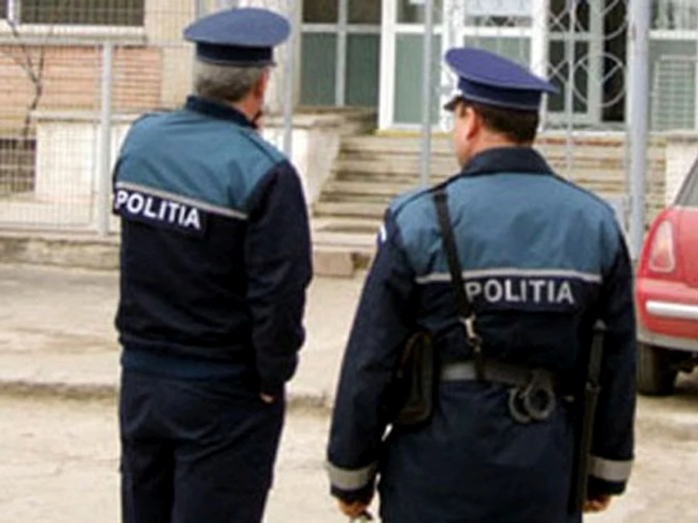 Zeci de poliţişti au scotocit localitatea Crişcior încercând să dea de urma violatorilor imaginari.