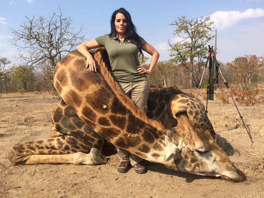 Sabrina Corgatelli a ucis o girafă fără apărare