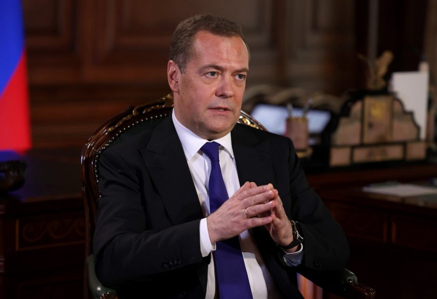 Medvedev afirmă că militarii britanici care antrenează trupe în Ucraina ar putea fi „ţinte legitime”