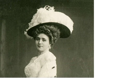 „Pălării feminine în perioada La Belle Epoque”, conferință la Academia Română