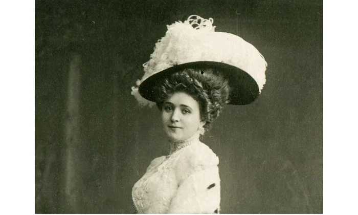„Pălării feminine în perioada La Belle Epoque”, conferință la Academia Română