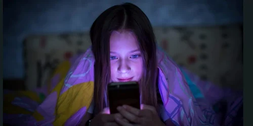 copil telefon  jpg