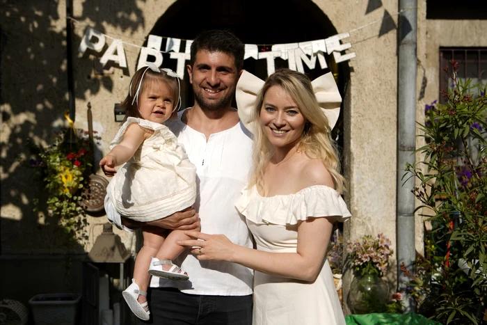 24 laura cosoi fetita rita cosmin curticapean petrecere de mot 1 an 12 jpg jpeg