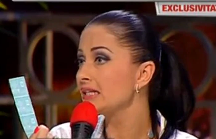 Vedeta şi-a cumpărat deja timbrele pentru divorţul de Marcel Toader (captură: Kanal D)