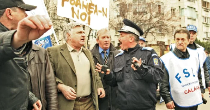 Aurel Cornea, liderul Federaţiei Sindicatelor Libere din Învăţământ, s-a certat cu jandarmii